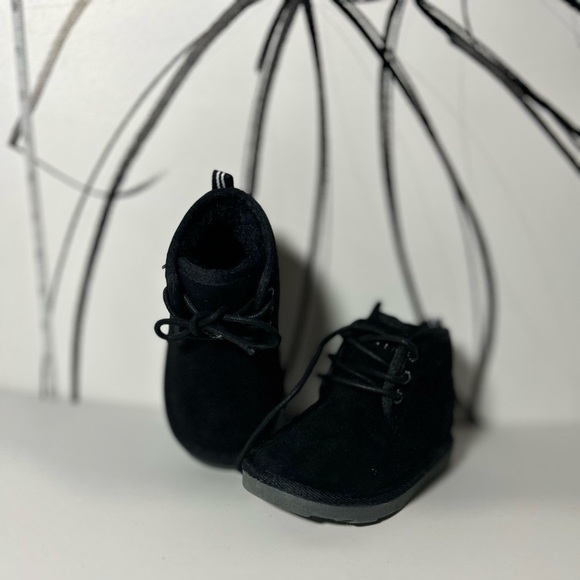 New Nautical Baby Black Fur Lined Suede Booties, Size 6 baby size, Unisex - Picture 1 of 7
